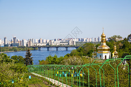 基辅修道院和Dnieper河图片
