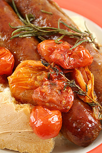 香肠和番茄面包美味用餐迷迭香早餐烹饪西红柿味道美食草药午餐图片
