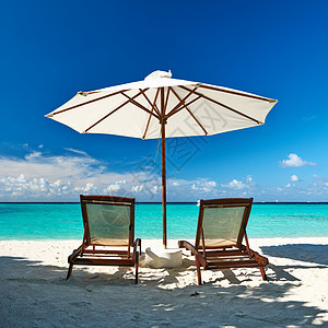 马尔代夫美丽的沙滩异国海岸线风景奢华假期海景海洋躺椅椅子旅行图片