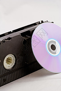 VHS和DVD生产娱乐技术黑色光盘录像带记录贮存白色数据图片