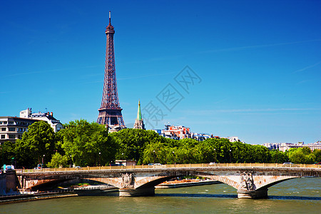 埃菲尔铁塔和法国巴黎塞纳河上的桥建筑景观游客纪念碑城市国家历史性首都天际旅行图片