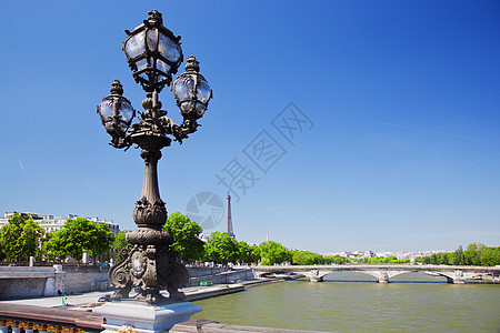 埃菲尔铁塔和塞纳河的桥 在巴黎 芬斯建筑观光历史性旅行游客国家场景景观地标建筑学图片