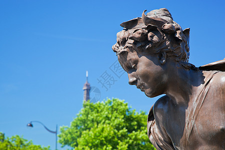 亚历山大桥与埃菲尔铁塔对决的艺术雕像 法国巴黎国家游客旅游景观历史性首都城市地标纪念碑树木图片