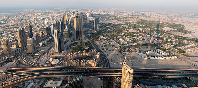 玻璃建筑迪拜的摩天大楼 从看望看到 阿拉伯联合酋长国哈里发金属城市建筑建造海湾地标建筑物街道天空背景