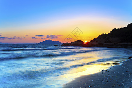 海滩日落魔法海岸海岸线晴天橙子戏剧性太阳镜子海洋天空图片