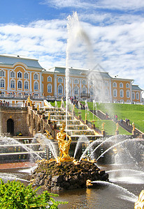 俄国彼得霍夫宫的大卡塞德喷泉地标纪念碑金子蓝色旅游旅行风格住宅建筑学图片