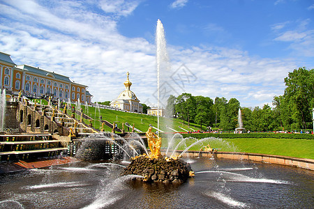 俄罗斯彼得霍夫宫的萨姆森不老泉旅游遗产风格雕塑天空草地狮子飞溅住宅兴趣图片