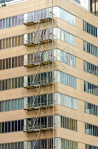 火灾逃离楼梯城市脚步建筑框架栏杆建筑学出口金属市中心背景图片