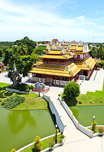 的泰国皇家住宅风景旅行池塘松树历史游客房子旅游反射地标喷泉图片