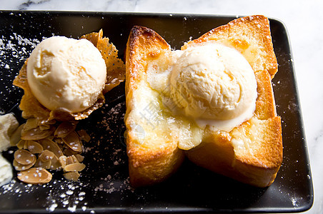 吐司和冰淇淋面包美食牛奶烹饪摄影香草甜点糕点食物背景图片