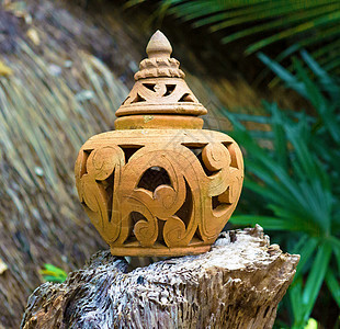 泰国人民摇摆手工艺 陶器黏土雕刻风格叶子手工陶瓷水壶乡村艺术装饰图片