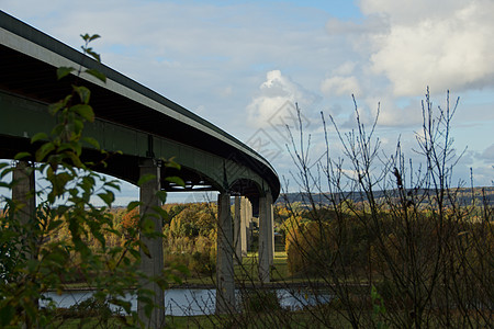 光导力天空蓝色公路钢筋桥梁交通混凝土图片