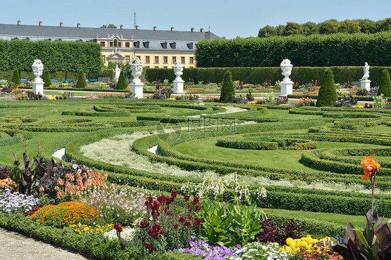 德国汉诺威的花园中带有雕塑的花园植物植物群树篱园艺衬套文化大理石历史草地公园图片