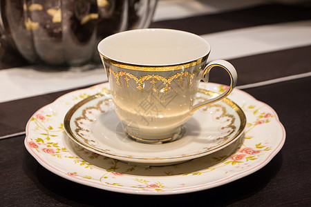 茶杯桌子用餐金子制品环境盘子飞碟陶瓷古董杯子图片