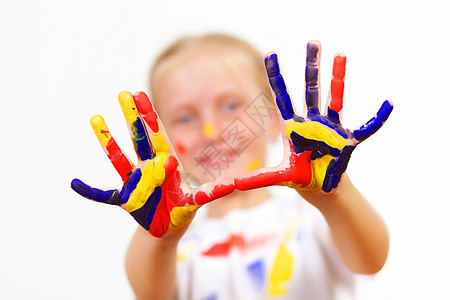 手上涂着油漆的幸福的孩子艺术家手指童年指纹快乐画家喜悦艺术教育幼儿园图片
