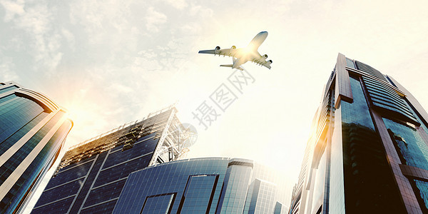 天空中的平地公司建筑学运输旅行飞机玻璃地标建筑高楼摩天大楼图片