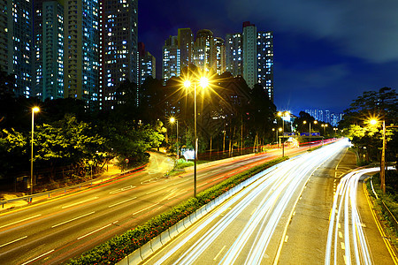 公路交通灯建筑景观天空街道住房踪迹摩天大楼速度尾巴房子图片