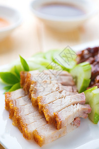 烤猪肉桌子木炭菜肴味道美食盘子皮肤食物用餐服务图片