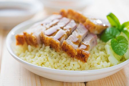 中国脆烤猪肉大米图片
