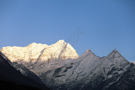 雪雪山远足岩石高山全景天空蓝色爬坡山峰顶峰冰川图片