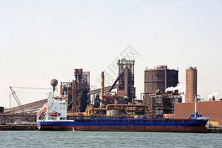 行业运输货运货轮海洋蓝色衬垫油船进口船厂码头图片