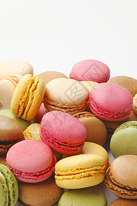 色彩多彩的马卡龙白色蛋糕甜点糕点糖果粉色奶油食物饼干美食背景图片