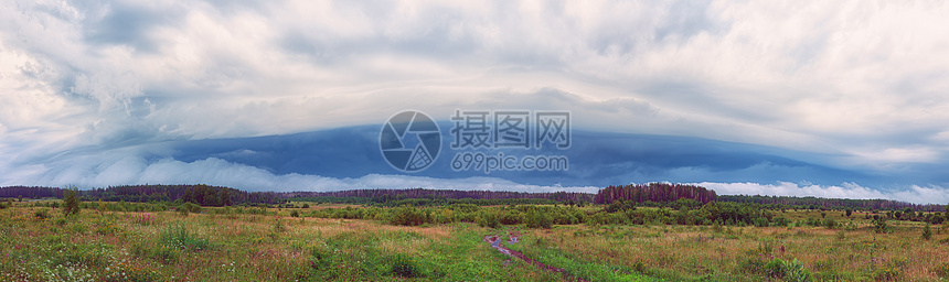 风暴云场景池塘雷雨天气全景天空戏剧性荒野危险风景图片