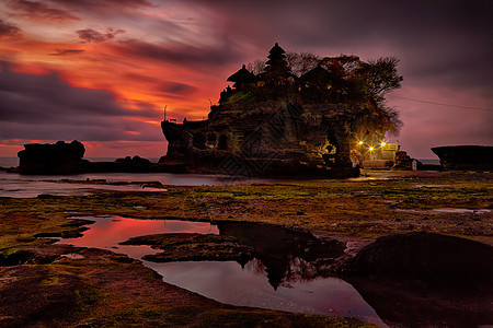 巴厘岛的朝都寺庙日落图片