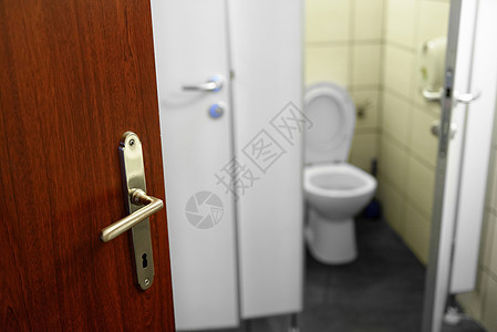用厕所打开的门民众卫生白色卫生间入口洗手间制品陶瓷房间图片