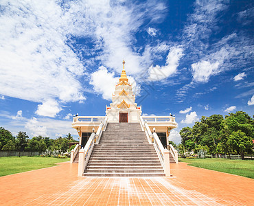 泰国寺庙石头游客雕塑地标大理石神社雕像天空狮子金子图片