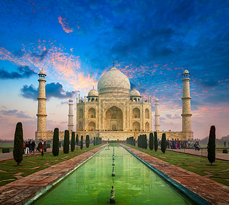 印度阿格拉日落时泰姬马哈勒建筑学历史性遗产旅游吸引力文化风景地标历史石头图片