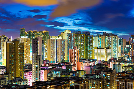 香港九龙区夜里天际住宅住房房屋鸟瞰图天线公寓建筑中心图片