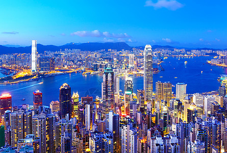 香港晚上的天线摩天大楼办公楼城市背景商业港口金融市中心旅行地标图片