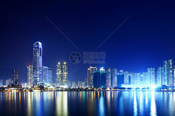 周湾晚上在香港办公室住房住宅海岸市中心办公楼天际摩天大楼建筑建筑学图片