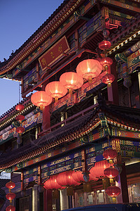 中国传统建筑在夜间照亮在北京 中国文化天空视图外观摄影低角度灯笼图片