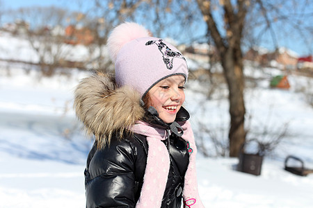 冬天公园中美丽的小女孩女性公园孩子喜悦季节乐趣童年女学生衣服闲暇图片