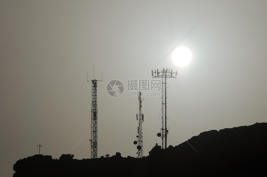 一些天线电视蓝色日落射电望远镜娱乐天空技术通讯信号图片