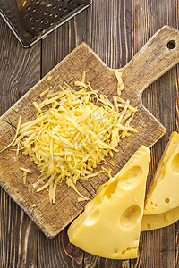 奶酪奶制品产品芝士美食熟食木头三角形食谱桌子厨房图片