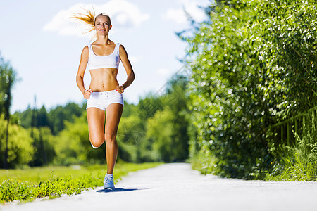 运动女运动员女孩森林白色赛跑者身体公园农村冒险重量闲暇图片