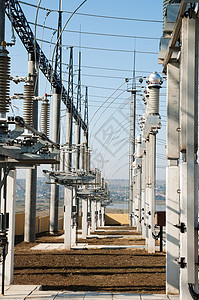 部分高压变电站 配有开关和断开器平台接线绝缘子车站金属设施交换生产电压危险图片