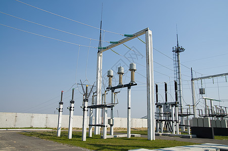 高压分电站的一部分电压网络力量植物平台绝缘子隔离单元电气变电站图片