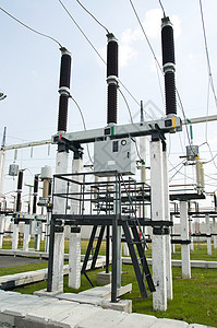高压分电站的一部分电气生产隔离天空电压工厂变电站电路设施基础设施图片
