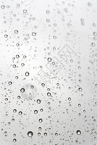 倾斜窗口的雨滴水滴液体玻璃天气灰色反射窗户团体图片