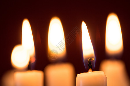 黑暗中的蜡烛白色黑色燃烧灯芯点燃烛光对象火焰背景背景图片