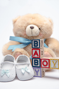 带泰迪和婴儿鞋的拼写小男孩图片