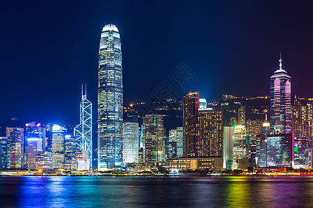 香港之夜商业辉光高层景观港口国际金融蓝色照明市中心图片