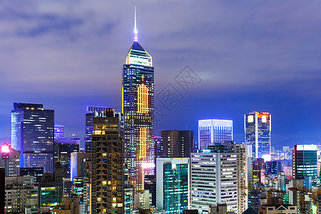 香港市中心区晚上夜里企业办公楼公司摩天大楼办公室商业建筑市中心大楼金融图片