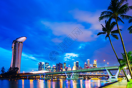 新加坡夜间的天线建筑天空地标企业景观摩天大楼码头大楼金融办公室图片