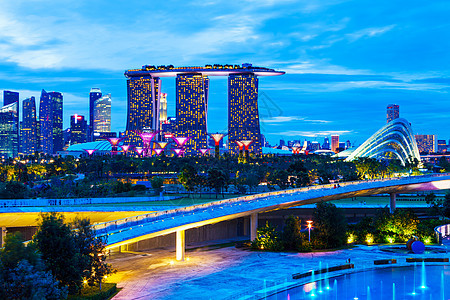 新加坡之夜商业天空景观建筑办公室办公楼摩天大楼地标金融大楼图片