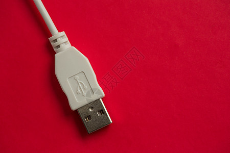 白色电缆USB图片
